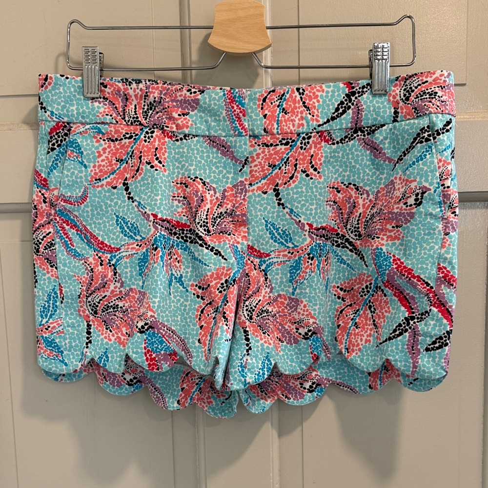Crown & Ivy Tropical Floral Patterned Scalloped Hem Shorts Size 10P